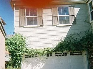 3 bed, 2.5 bath, 1992 sqft, $5,100 — Photo 2