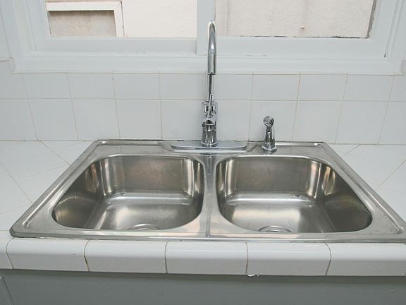 4th image of 121 Rosecrans Ave APT D