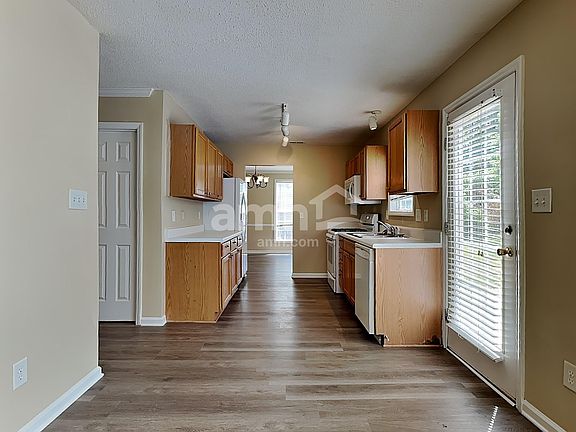 3rd image of 817 Northwood Hills Ave