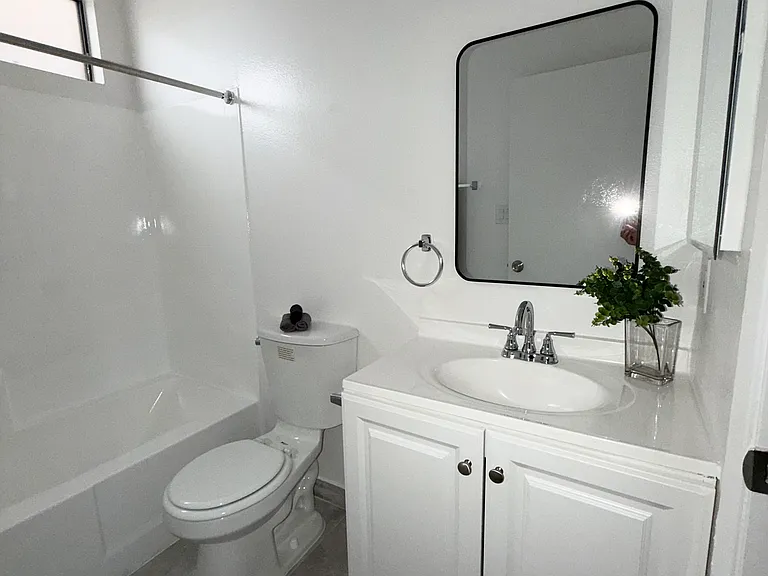 13071 San Fernando Rd #2 — Photo 5
