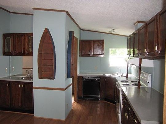 3rd image of 137 Chapel Dr #137