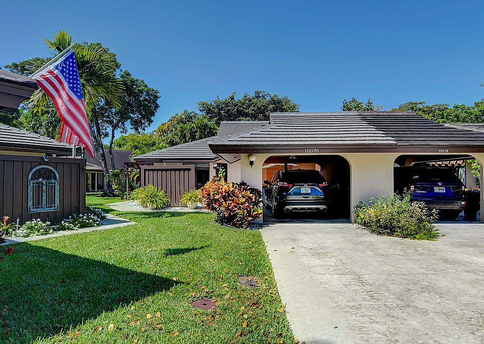 1st image of 10070 Shadywood Pl