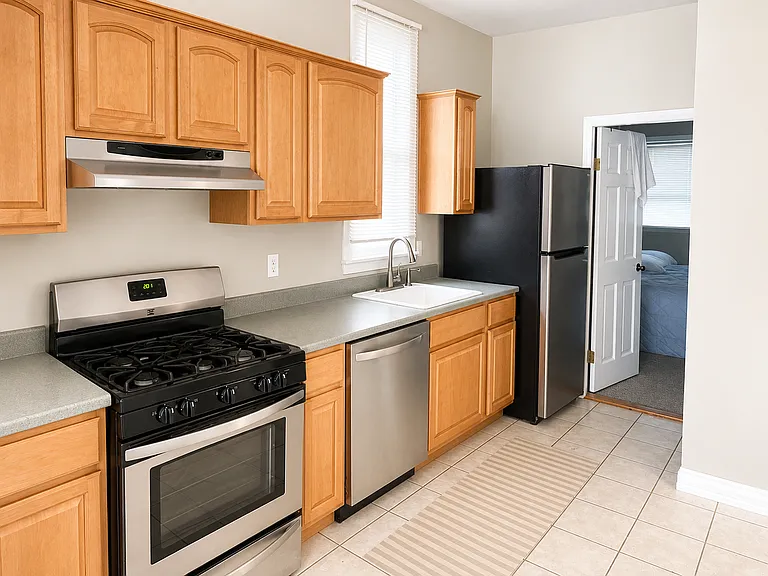 171 W 7th St #S1 — Photo 4