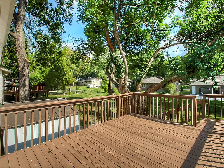 7747 Howe Dr — Photo 36