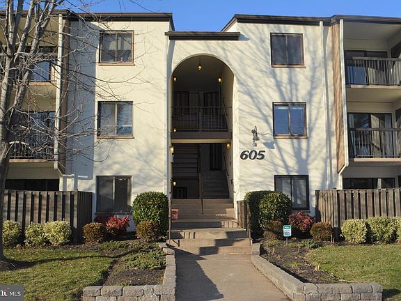 5th image of 605 Center St APT 102
