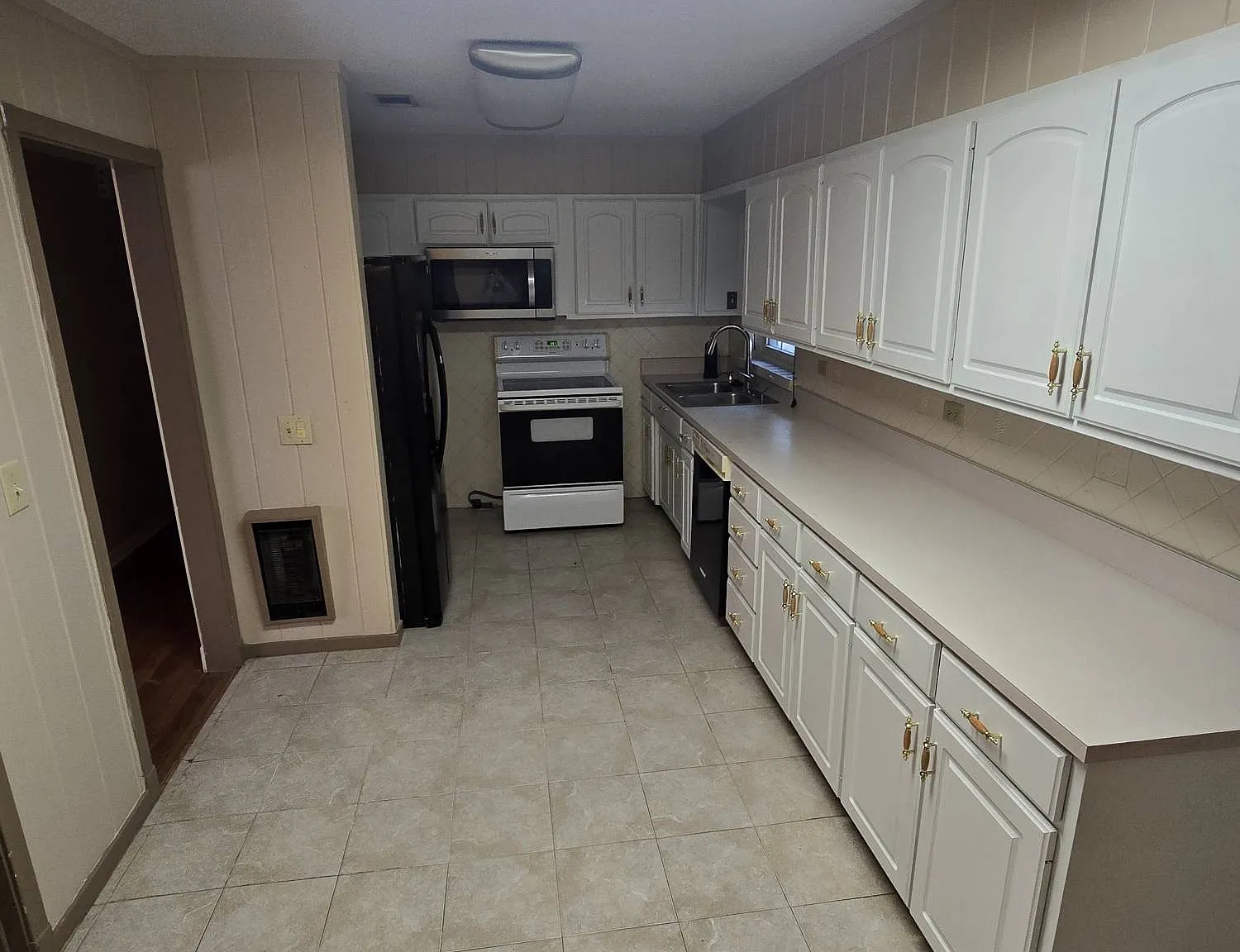 1641 Rayonier Road unit B - 1 — Photo 4