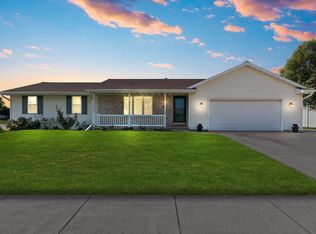 1301 Meadow View Ln, De Pere, WI 54115