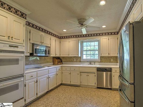 5th image of 15 Starsdale Cir