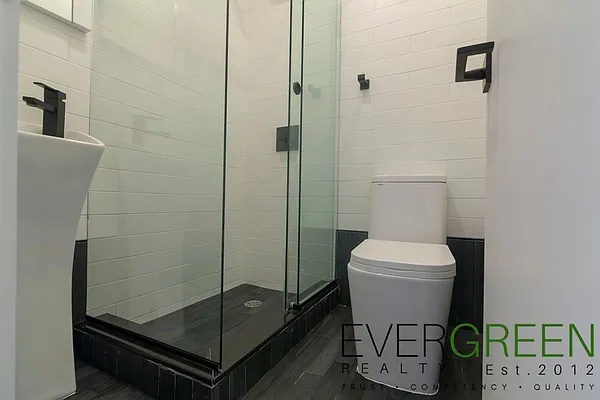 Rented by Evergreen Apartments BK | media 2