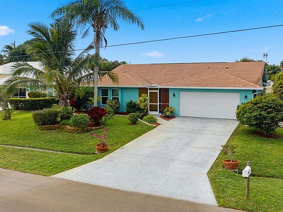2nd image of 2360 SE Bordeaux Court