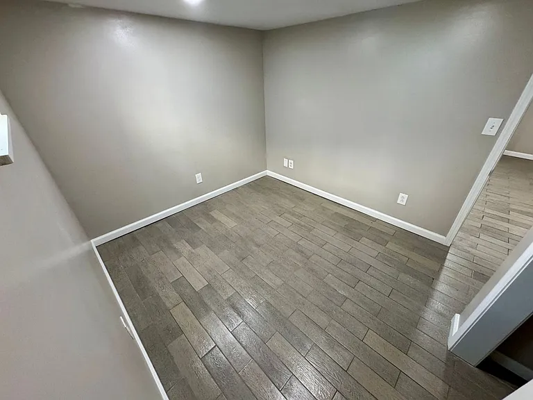 1323 W 3rd Ave — Photo 32
