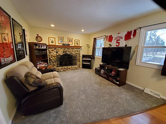 4th image of 2381 Oak Hollow Dr