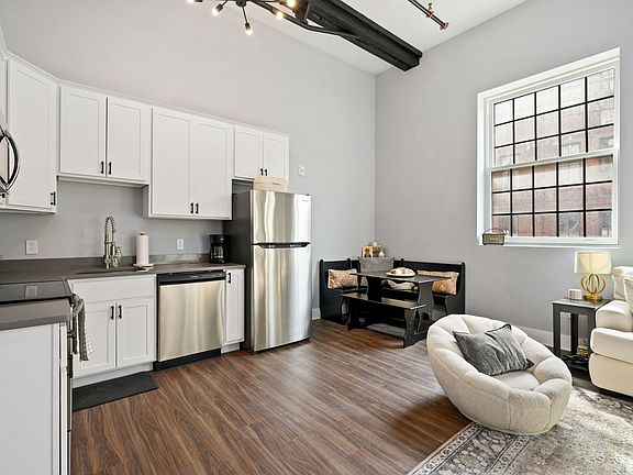 5th image of 905 Bingham St APT 104