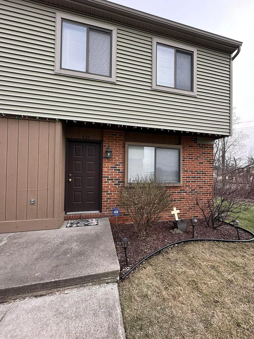 429 Pettibone St photo 1