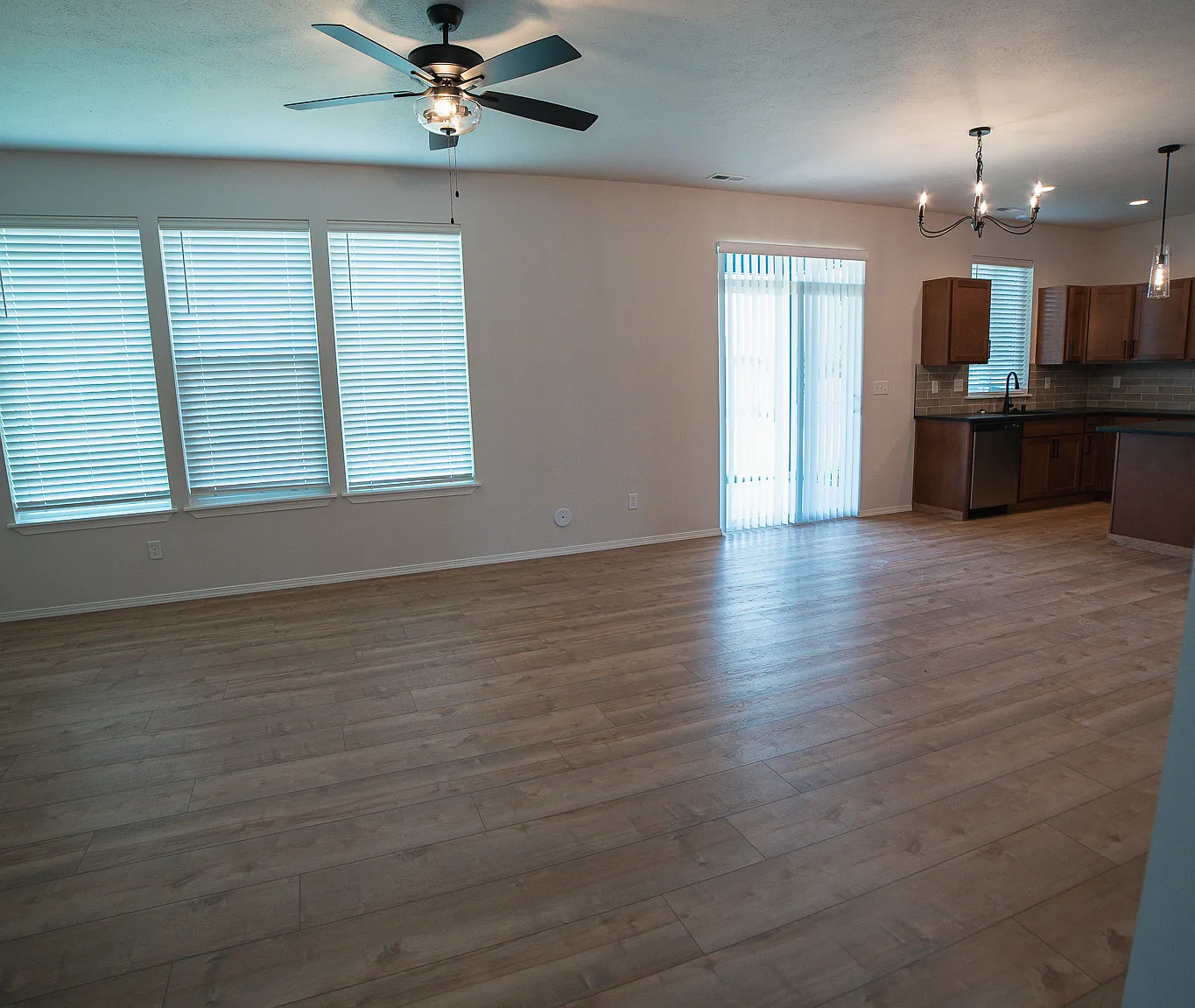 3 bed, 1829 sqft, $2,695 — Photo 4