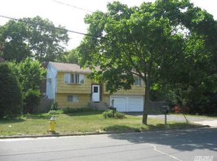 38 Urban Dr, Selden, NY 11784