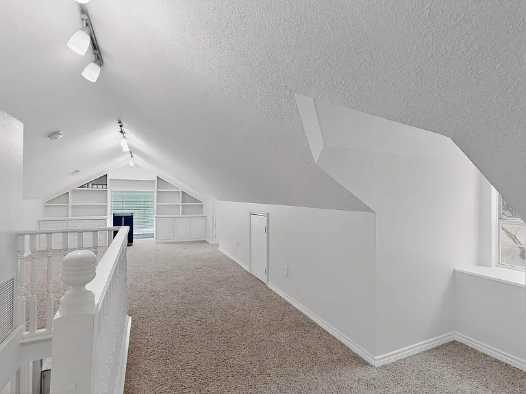 4810 Stanford Ave — Photo 20
