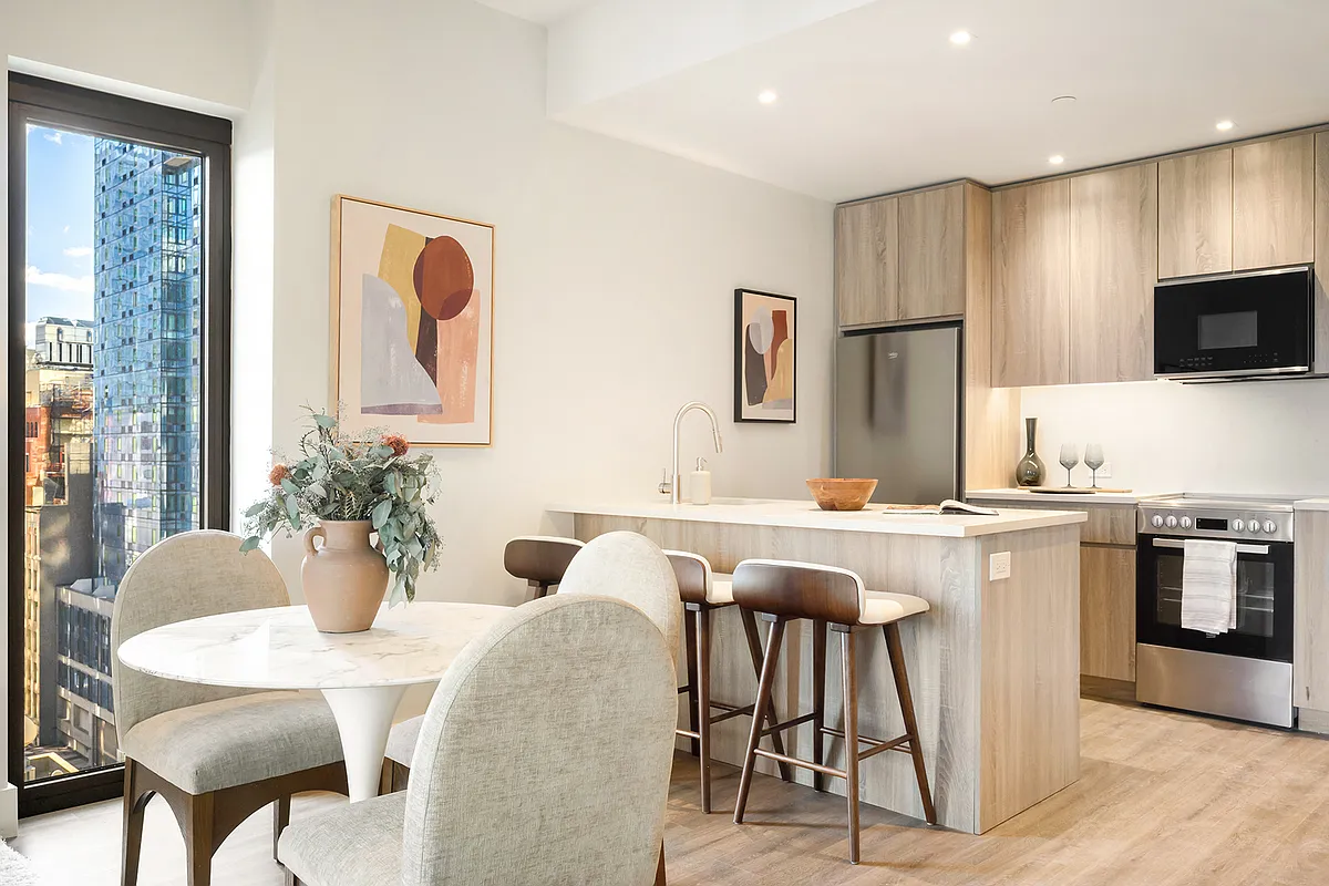 19 Rockwell Place — Photo 3