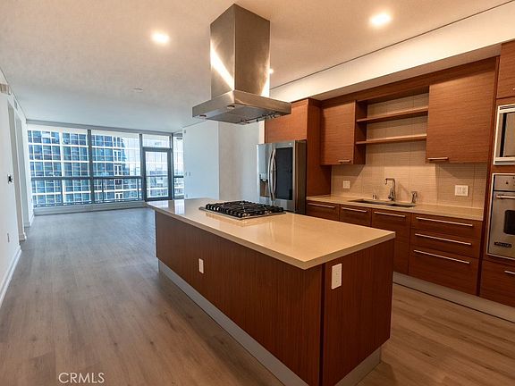 4th image of 9 Macarthur Pl Unit 1605