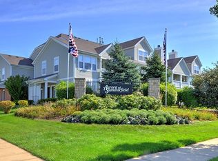 1470 Southfield Dr APT 10, Aurora, IL 60504