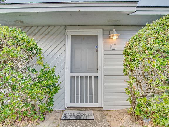3rd image of 3352 Green Briar Cir APT C