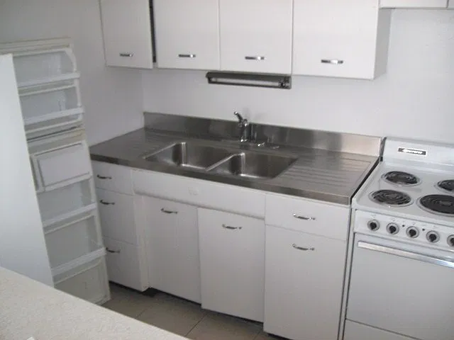 6012 N Kenmore Ave — Photo 3