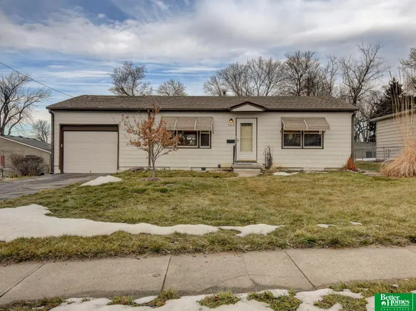 7014 Edna St, La Vista, NE 68128