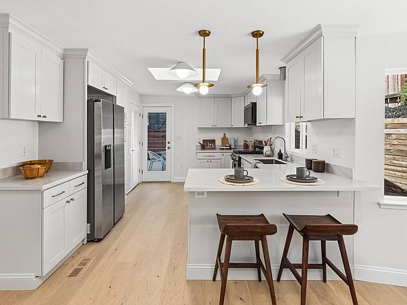 3rd image of 60 Mesa Avenue