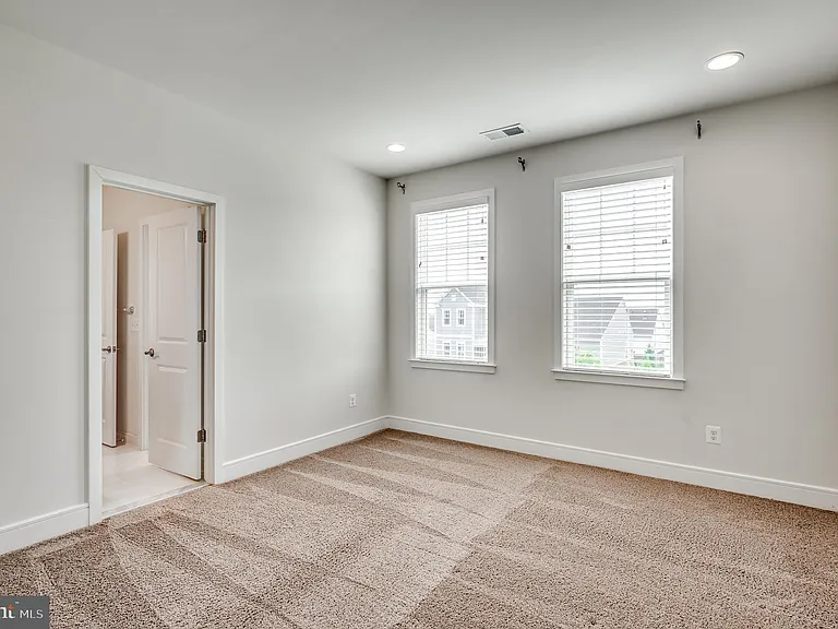 1118 Akan St SE — Photo 27