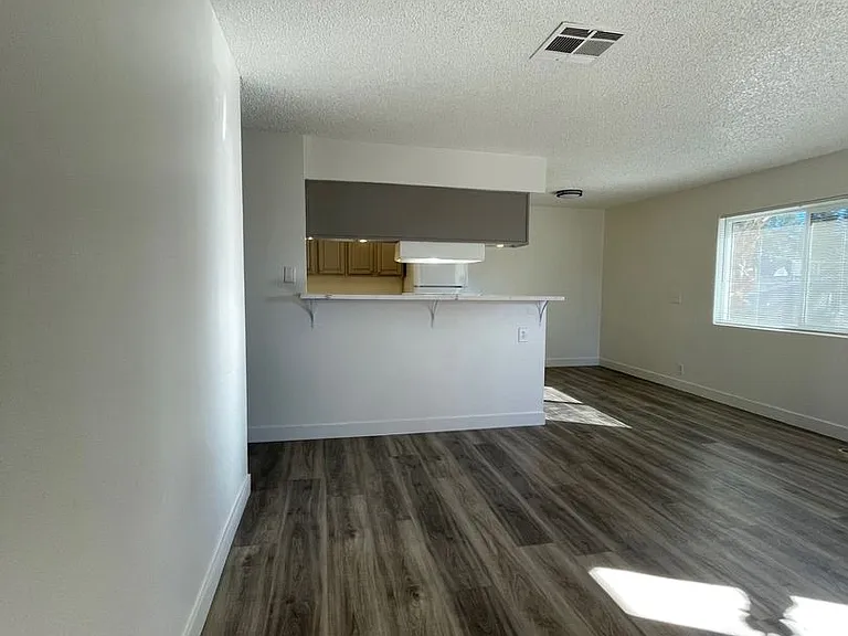 1834 Jefferson St — Photo 9