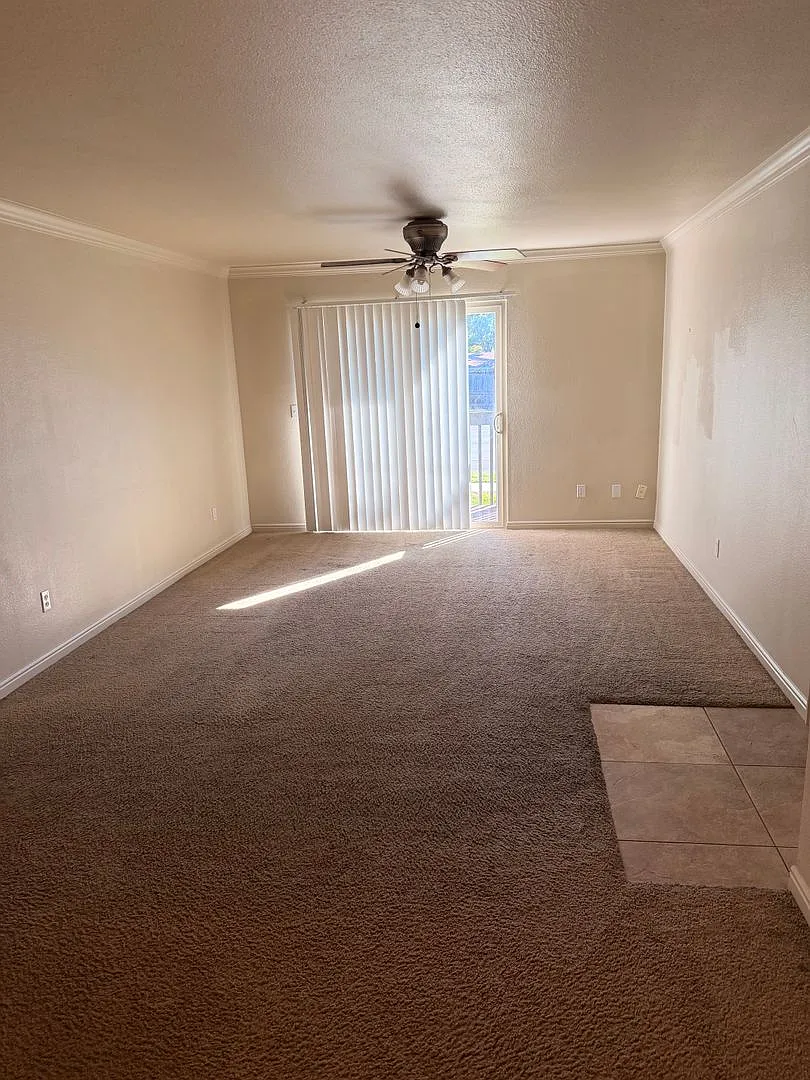 2 Bedroom 1 Bathroom Condo in the Heart of Murray — Photo 3