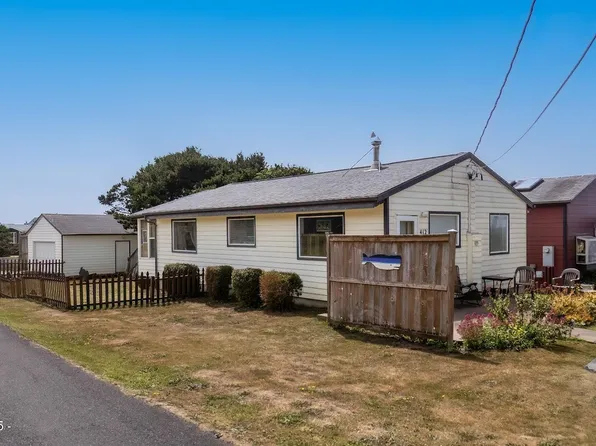 412 Marine Dr, Yachats, OR 97498