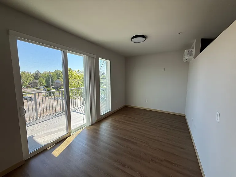 Mira Apartments — Photo 32
