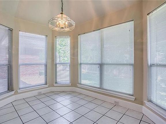 4th image of 221 Miramar Dr