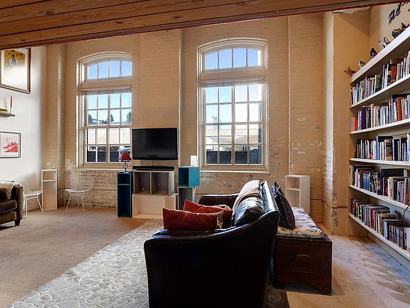 5th image of 1107 S Peters St APT 218
