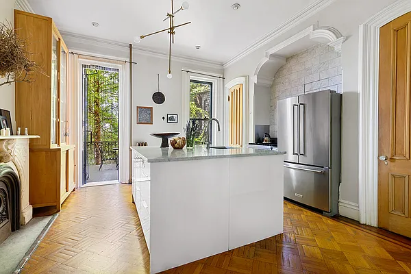 Sold by Compass | media 5