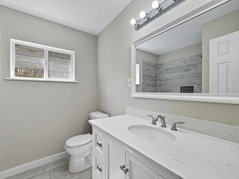 1927 Riverway Dr — Photo 5