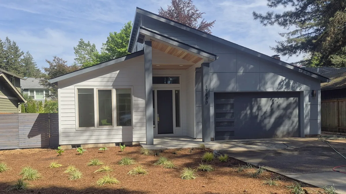 Building Photo - 17600 Hill Way
