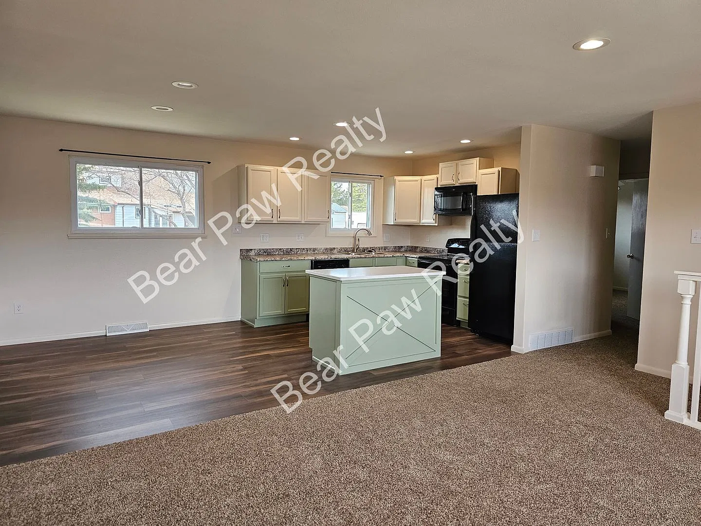 905 New Bedford Dr — Photo 2