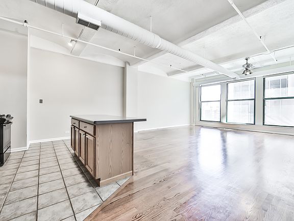2nd image of 633 S Plymouth Ct APT 505