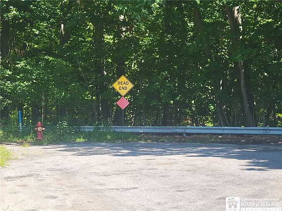 4th image of 24 Woodward Dr