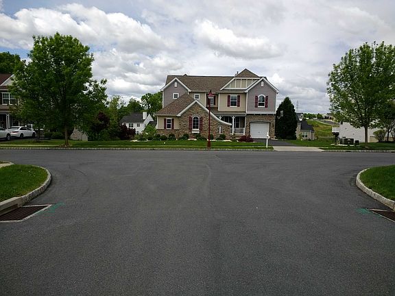 5th image of 2940 Meadow Lane Dr