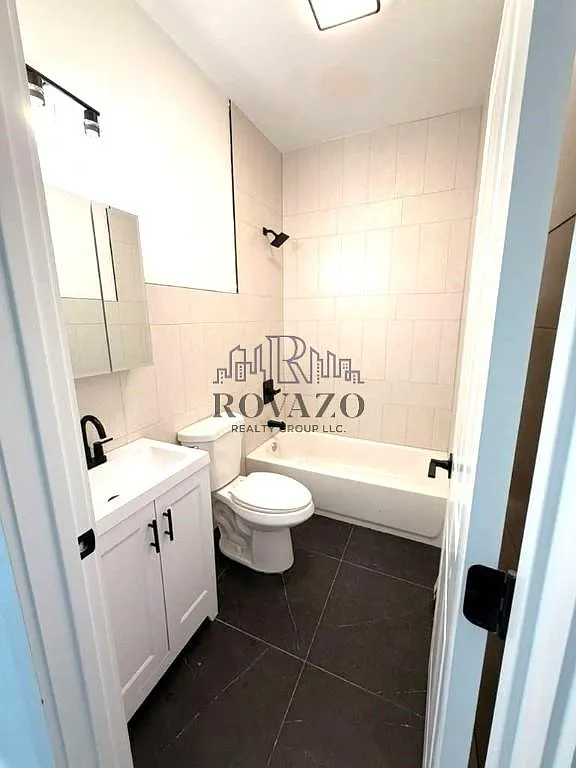 2 bed, 700 sqft, $1,850 — Photo 2