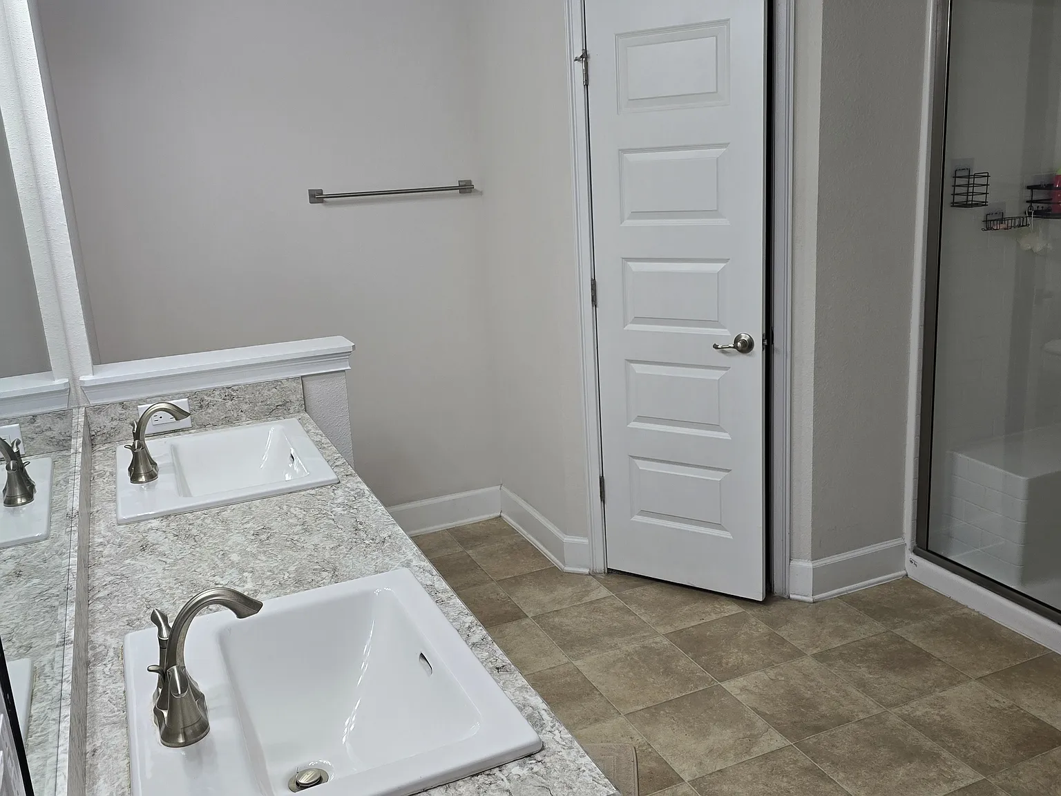 4 bed, 1930 sqft, $2,300 — Photo 3