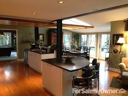 Open kitchen
						:
						Masterpiece open kitchen designed by award winning architect.