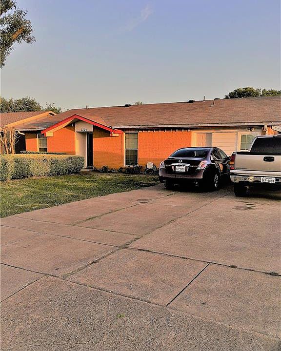 1st image of 1704 E Park Blvd