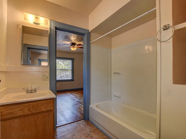 864 Valley St — Photo 10
