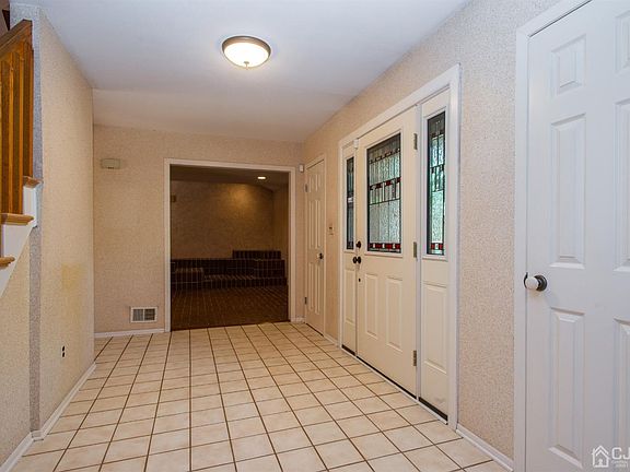 5th image of 20 Thatchwood Ct