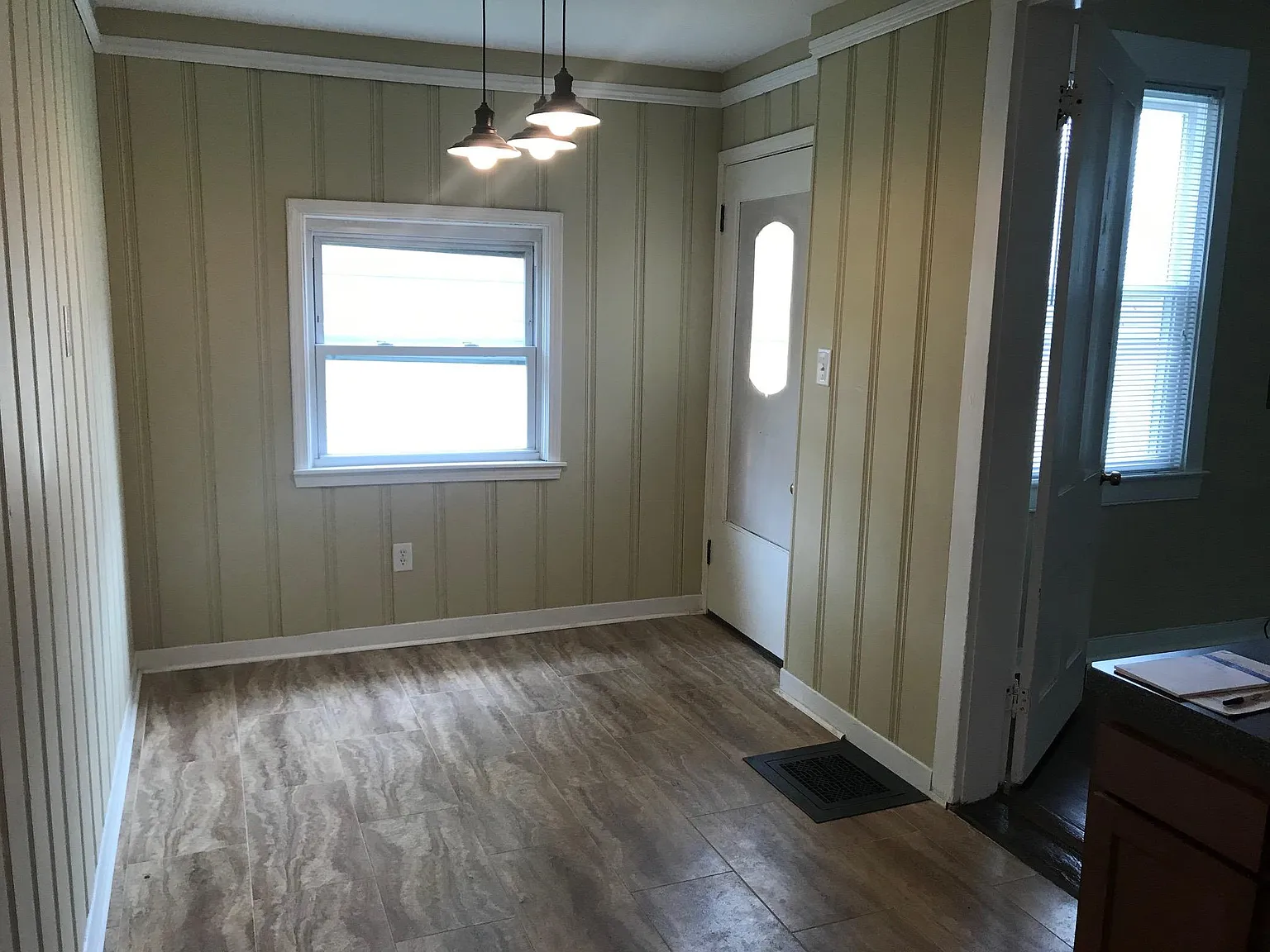 930 Ash St — Photo 3