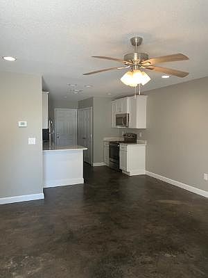 3rd image of 453 B Ave
